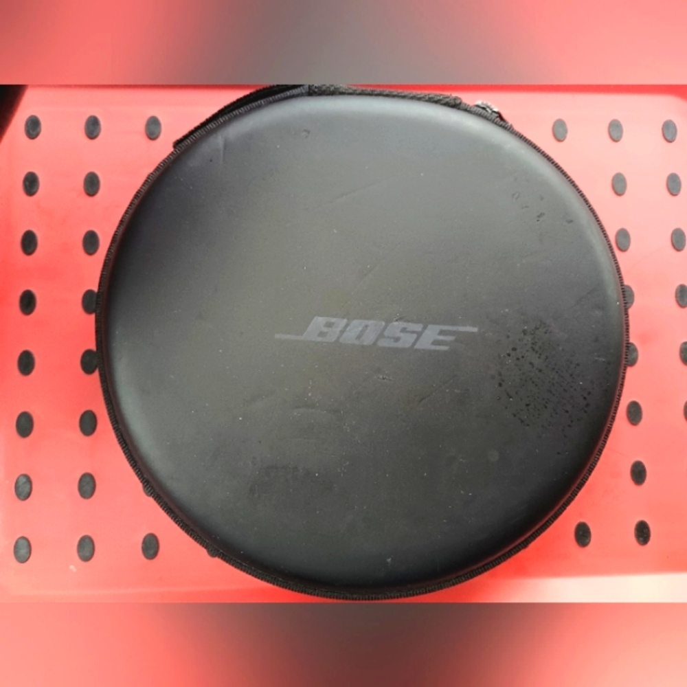 Bose Black Round Carrying Case